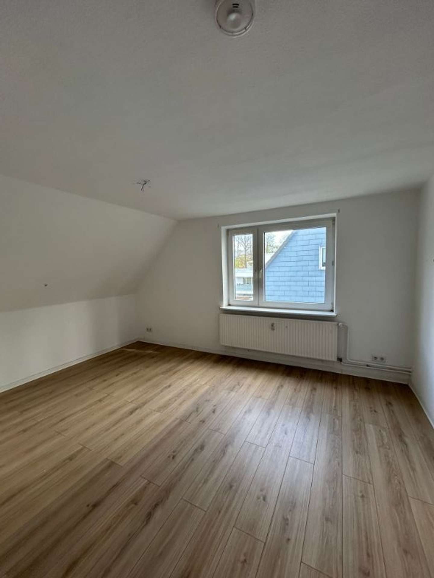 Helle, moderne 3 Zimmerwohnung zum 01.06..2026! Eine Kaltmiete geschenkt!, Beethovenstr. 65, 24534 Neumünster, Etagenwohnung
