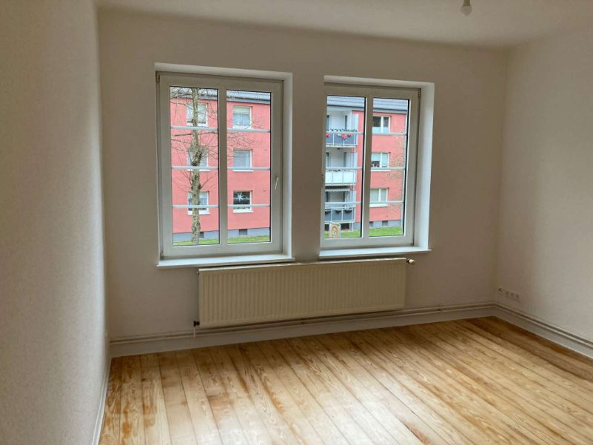 Charmante 2-Zimmer-Wohnung nach Renovierung – ab 15.01. bezugsfrei, Hansaring 50, 24534 Neumünster, Etagenwohnung