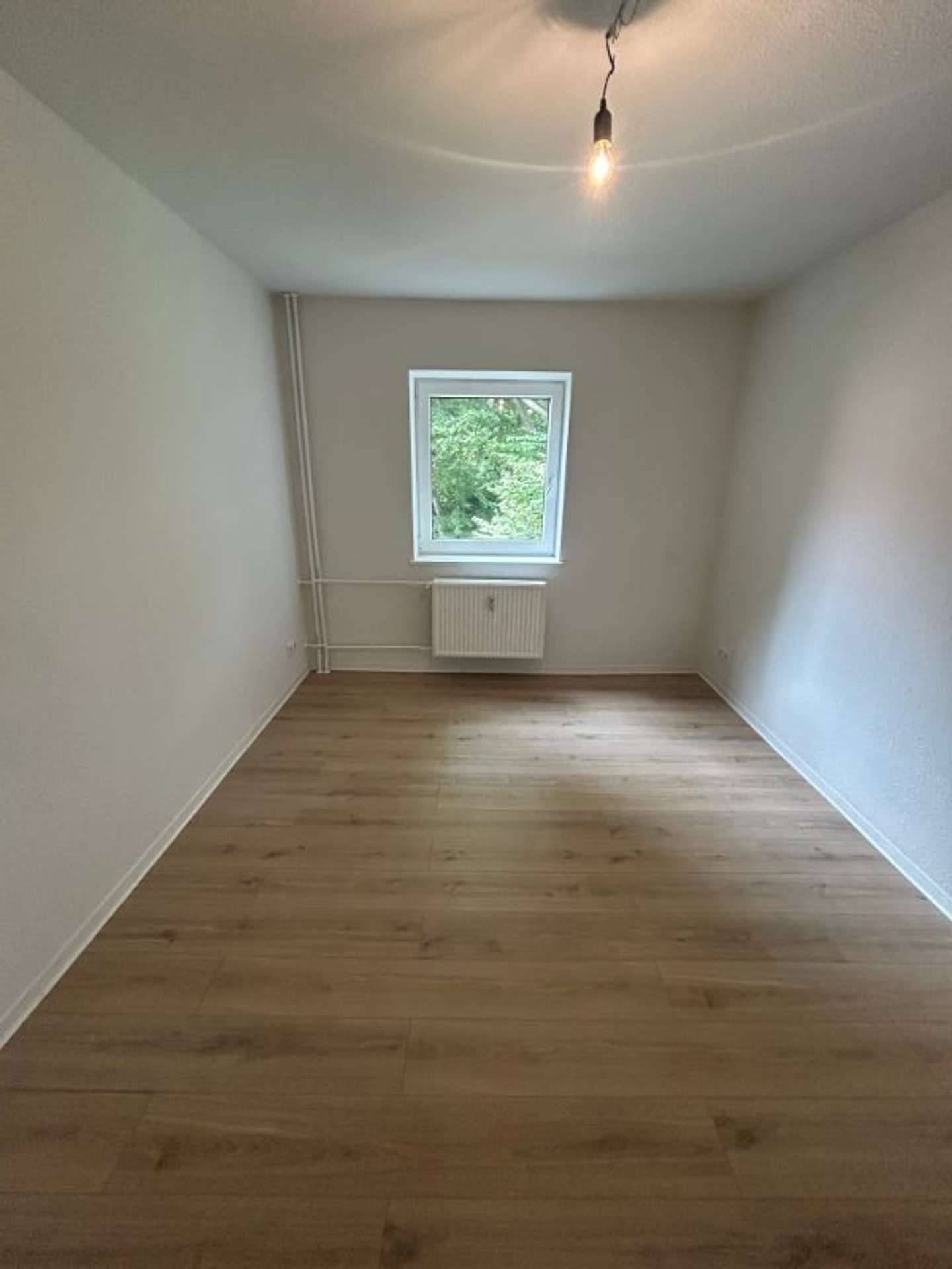 Helle 3-Zimmer-Wohnung mit Balkon – zum 01.10. neu vermietbar!, Osterallee 41, 24944 Flensburg, Etagenwohnung