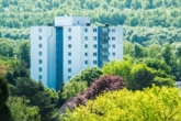 Hausansicht - Lichtdurchflutete 3-Zimmer-Wohnung mit Aussicht ins Grüne