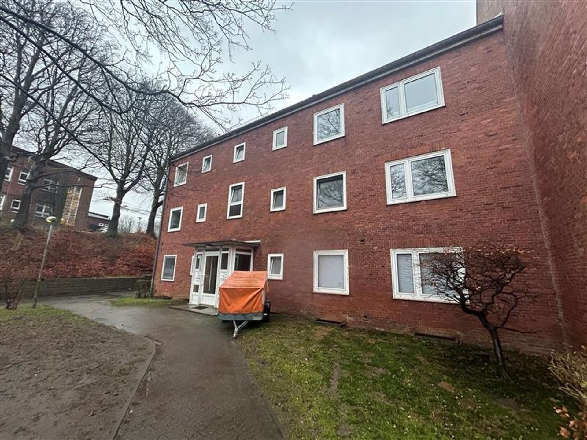 Frisch sanierte 2-Zimmer-Wohnung mit neuer Einbauküche und Terrasse, Osterallee 23, 24944 Flensburg, Erdgeschosswohnung