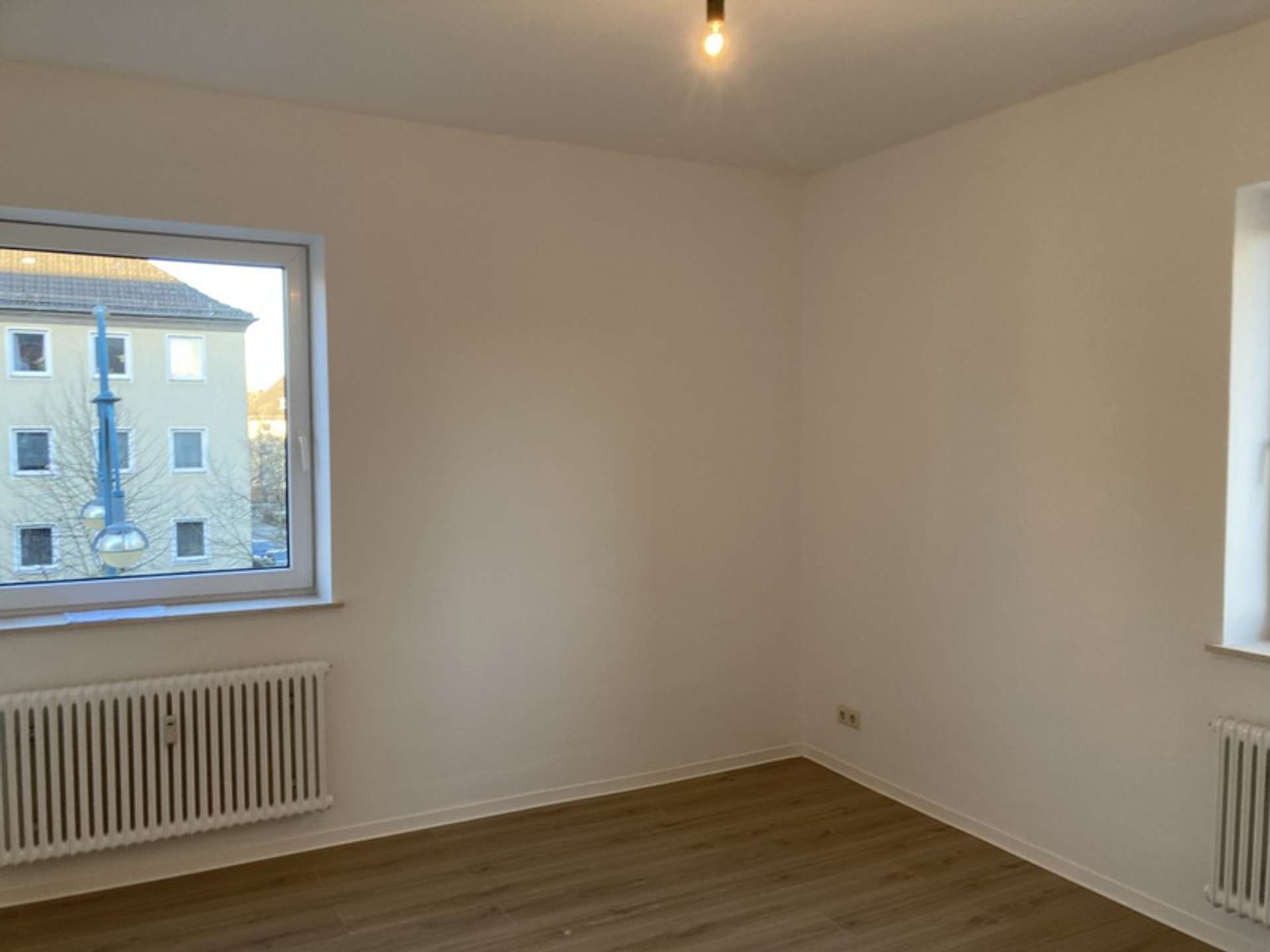 Zentrumsnahes Wohnen – 2-Zimmer Wohnung zum 16.04!, Friedrich-Ebert-Str. 59, 27570 Bremerhaven, Etagenwohnung