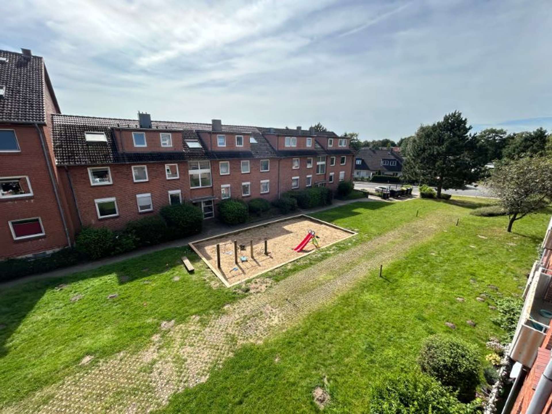 Helle 3-Zimmer-Wohnung mit Balkon und Einbauküche, bezugsfrei ab 01.11.2026, Kiefernweg 44 a, 24944 Flensburg, Etagenwohnung