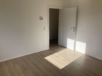 Wohnzimmer - Renovierte 2,5-Zimmerwohnung im Grünen!