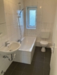 Badezimmer - Renovierte 2,5-Zimmerwohnung im Grünen!